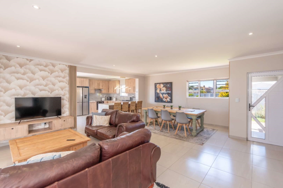 3 Bedroom Property for Sale in Middedorp Western Cape